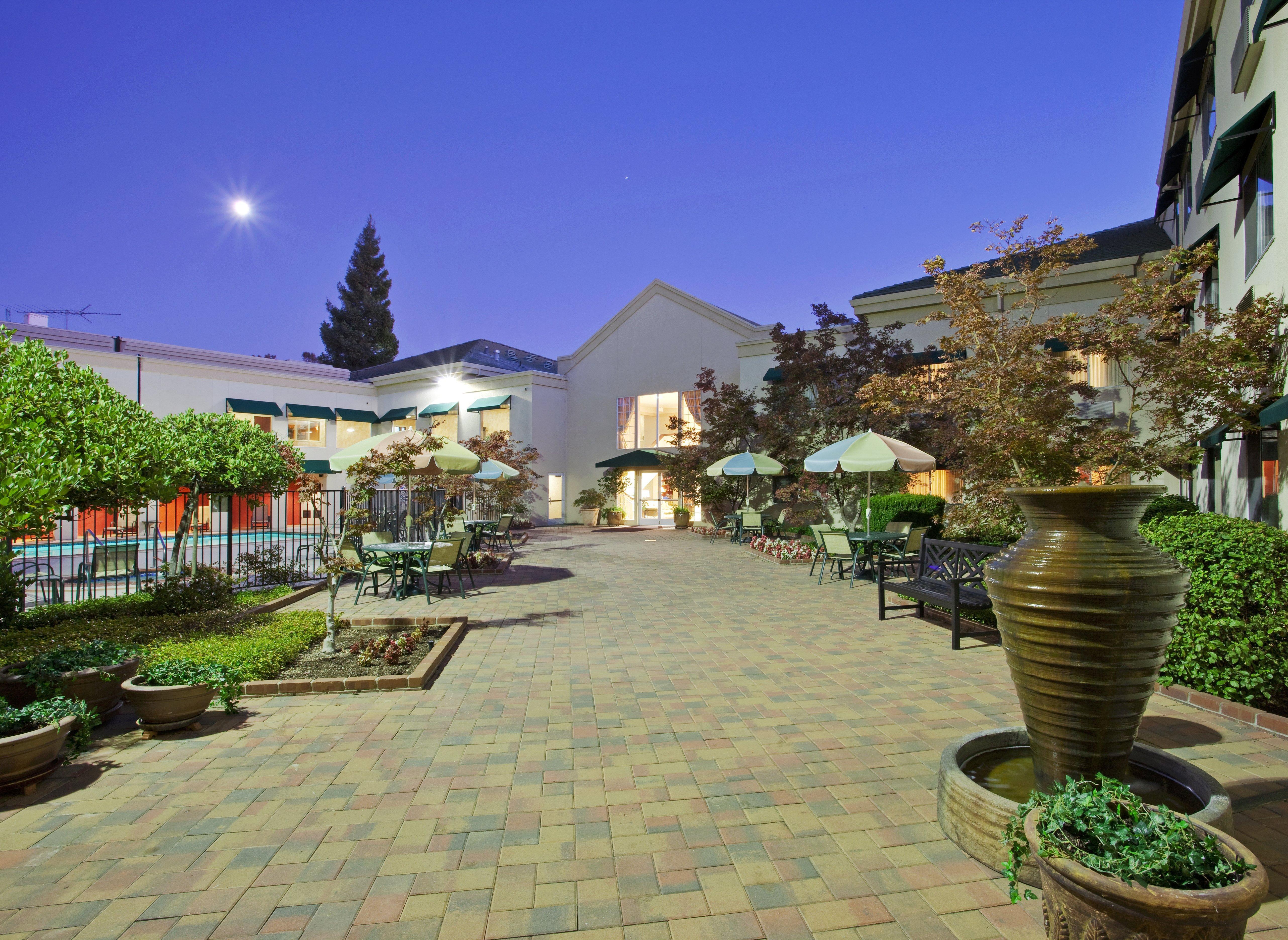 Holiday Inn Auburn By Ihg Exterior photo