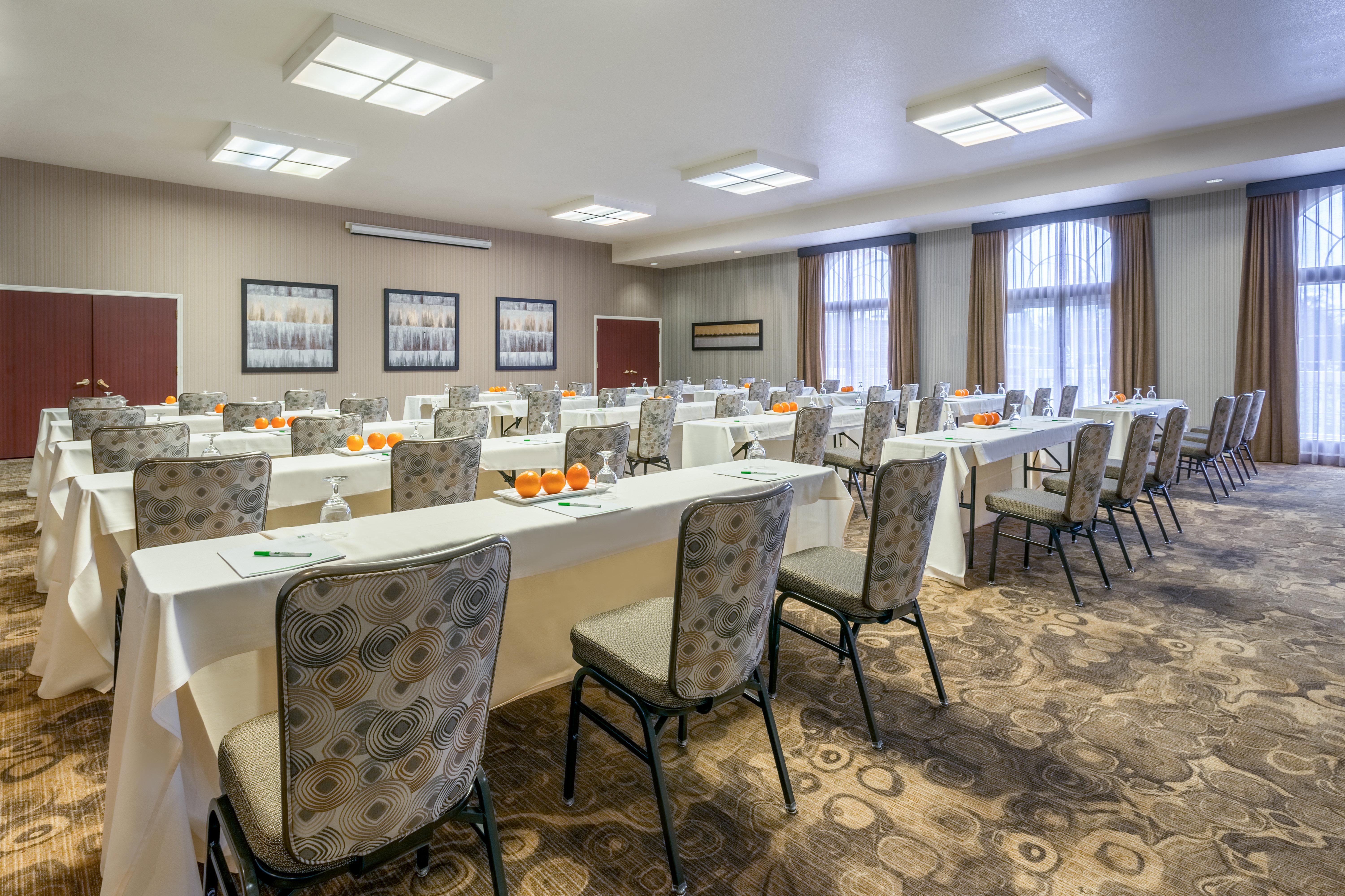 Holiday Inn Auburn By Ihg Exterior photo