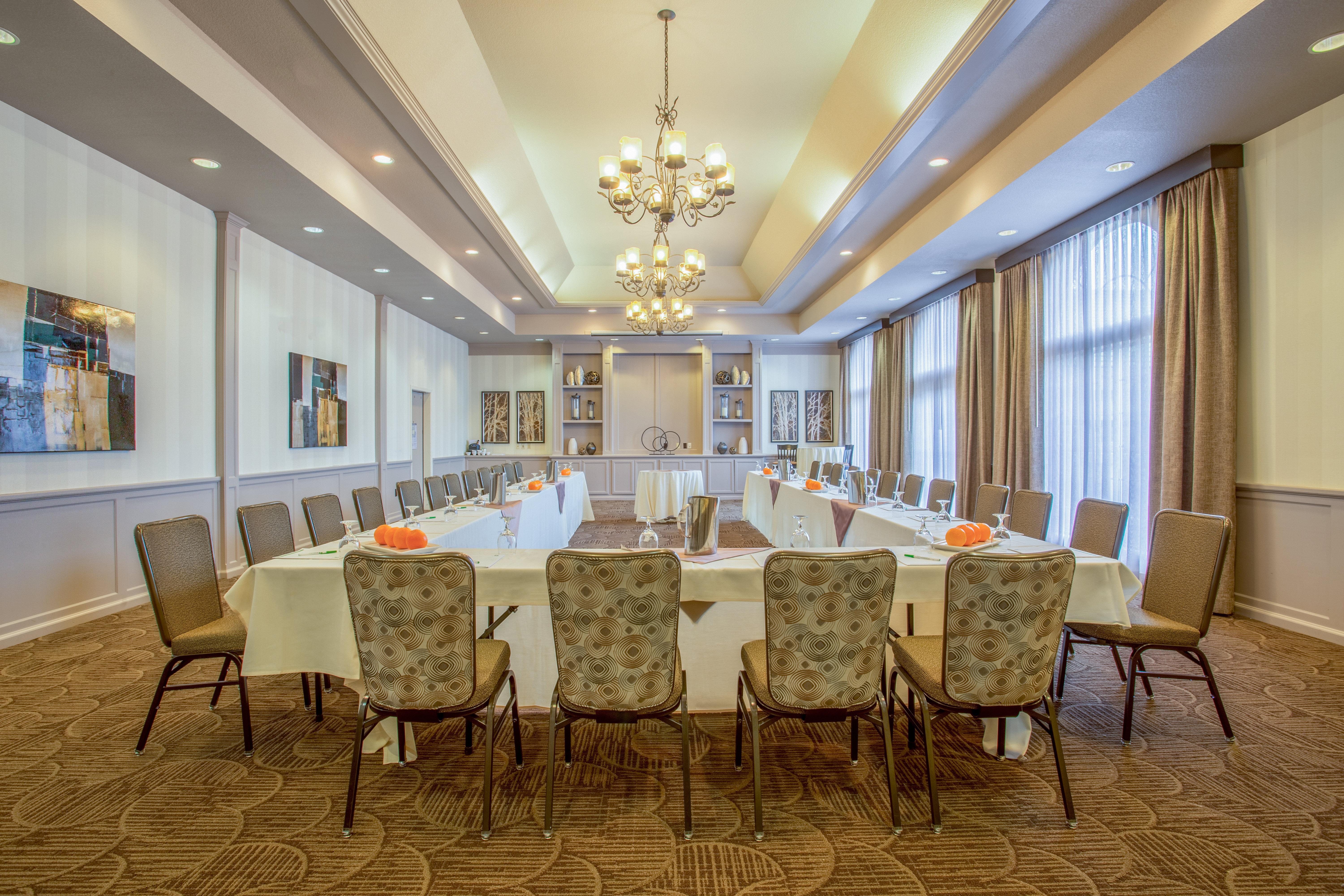 Holiday Inn Auburn By Ihg Exterior photo