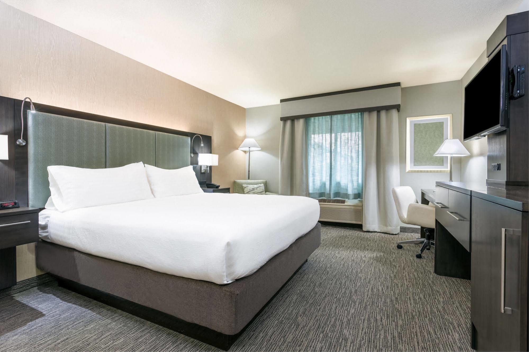 Holiday Inn Auburn By Ihg Exterior photo